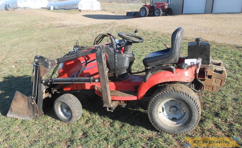 Anthony M., Craig, CO. Simplicity 16HP loader | simplicity garden tractor loader left side bucket at rest