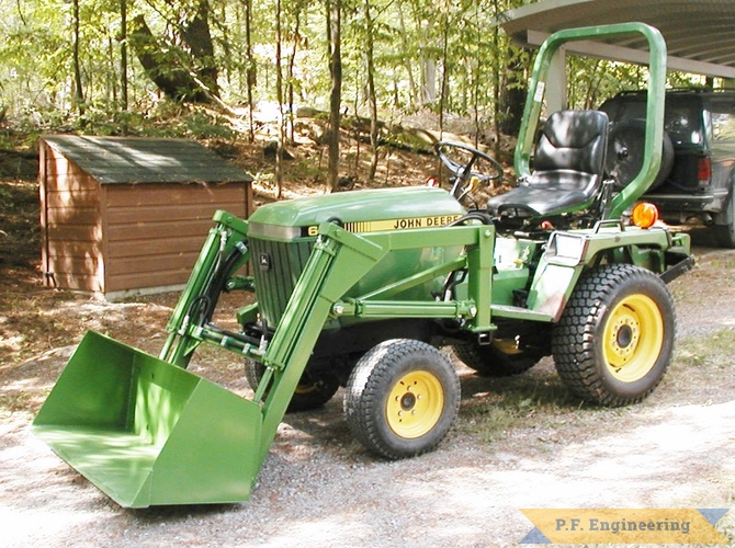 Rae C., Australia John Deere 655 | john deere 655 compact tractor loader bukcket at rest