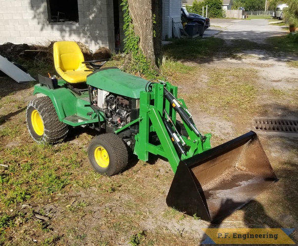 Ted L. Tarpon Springs, FL - John Deere 425 -  Pin-on Mini Payloader | Ted L. Tarpon Springs, FL JD 425 Mini Payloader Bucket at rest